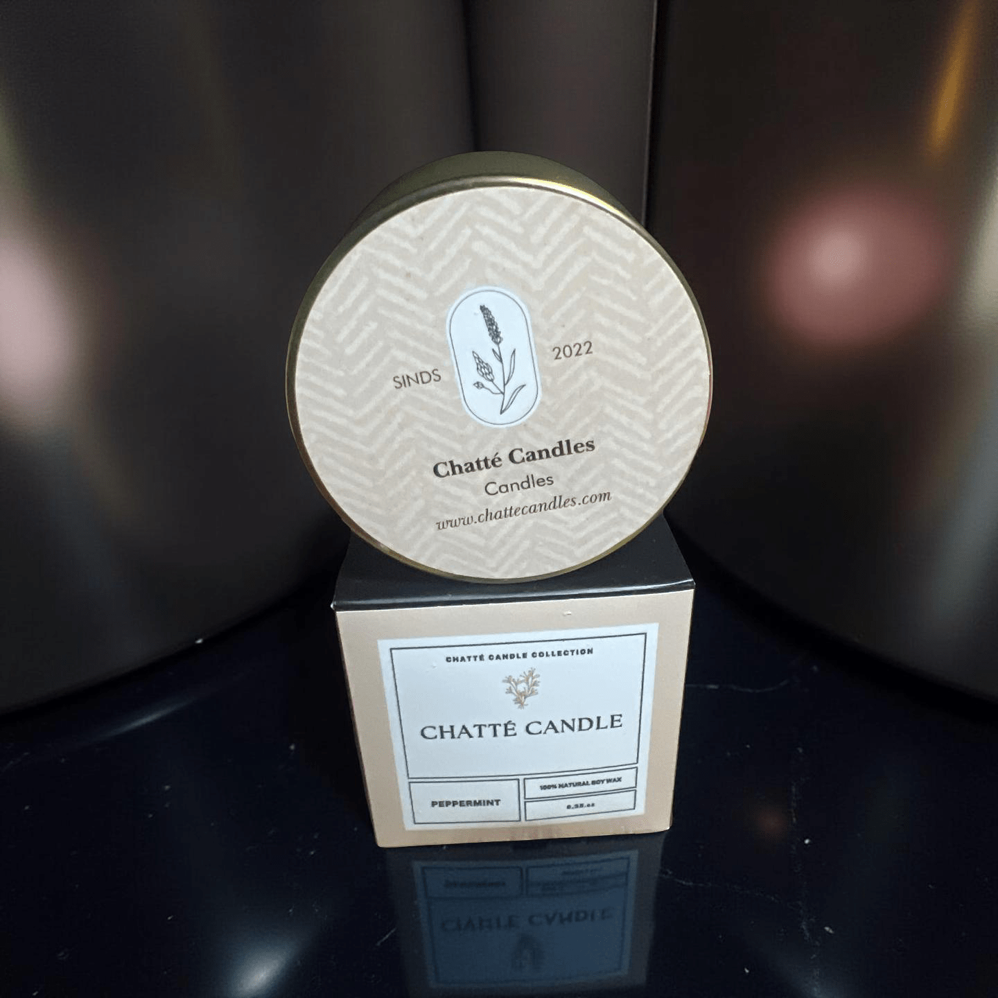Chatté Peppermint luxury soy wax candle with beige botanical lid and minimalist packaging by Mijn winkel