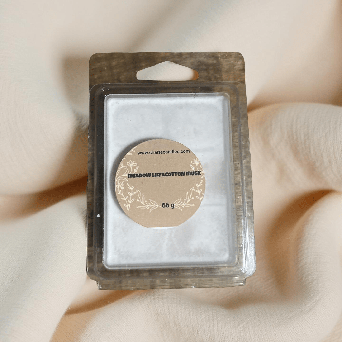 Meadow lily & cotton musk scented wax melts in clear clamshell packaging with beige label, 66g by Mijn winkel