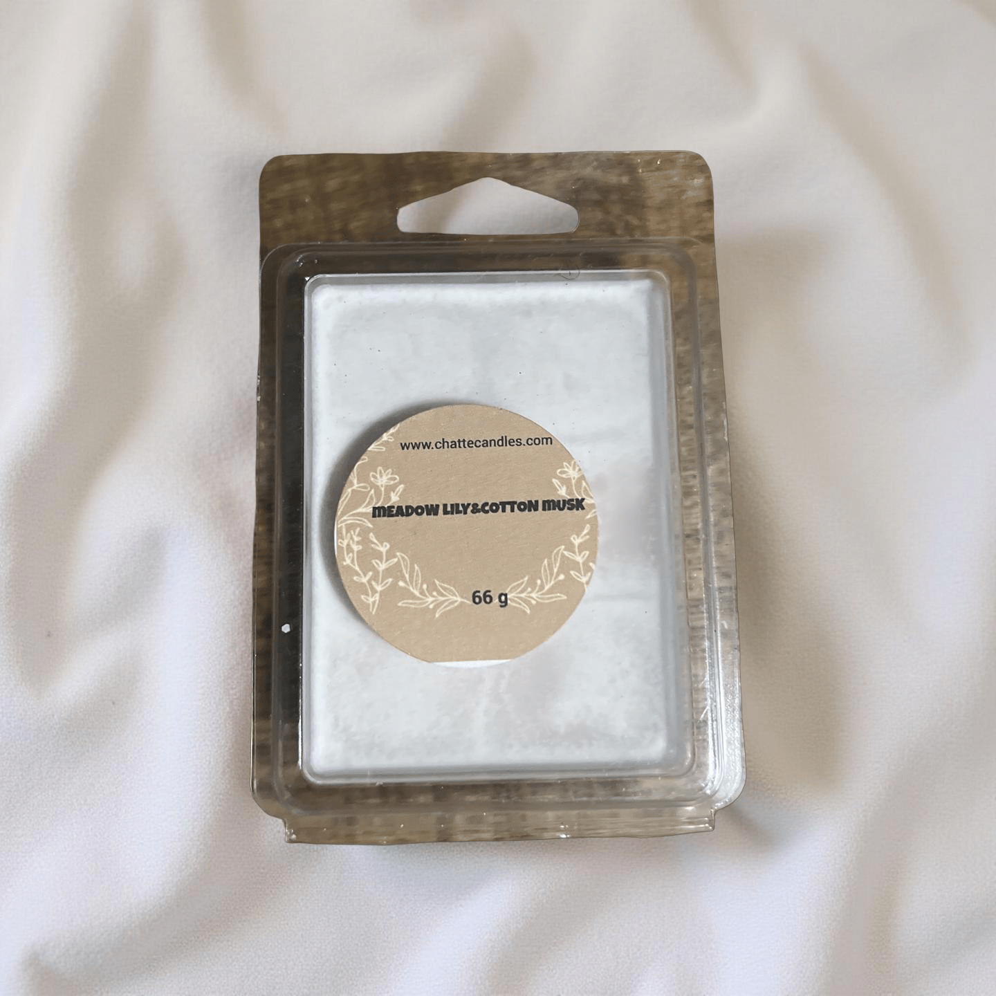 Meadow lily & cotton musk wax melts in clear clamshell with beige floral label, 66g by Mijn winkel, elegant home fragrance product