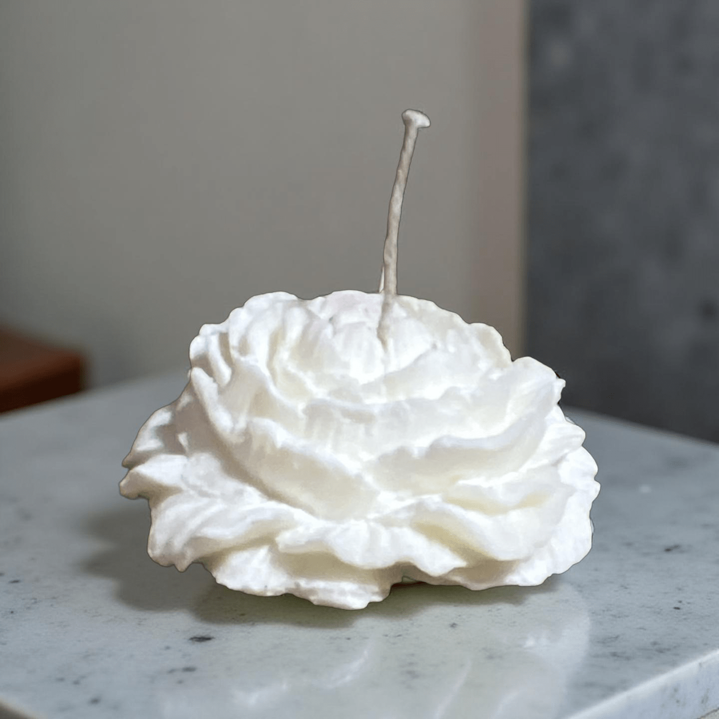 White Rose Candle (middle ) - Chatté Candles